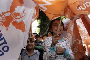 Othón Bailleres se estrena como precandidato naranja