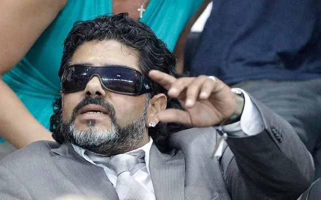 Un falso Diez; imitan a Maradona en Alemania