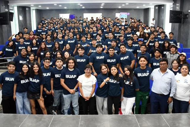 Rectora Lilia Cedillo da la bienvenida a estudiantes de Derecho y Economía