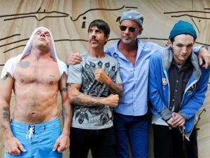 Red Hot Chili Peppers compartirá escenario del Súper Bowl con Bruno Mars