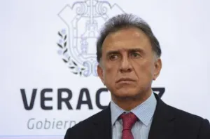 Gobernador de Veracruz reta a AMLO a debatir