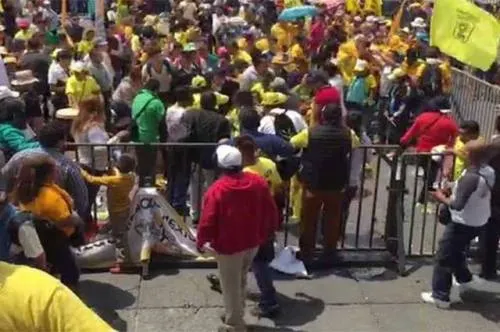 Convoca Barrales a asamblea y se desata gresca entre perredistas