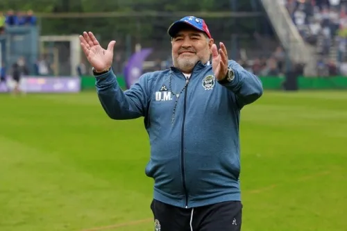 Maradona celebra la victoria de Alberto Fernández