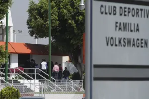 Se suma BAR a petición para que VW no despida gente por crisis ambiental