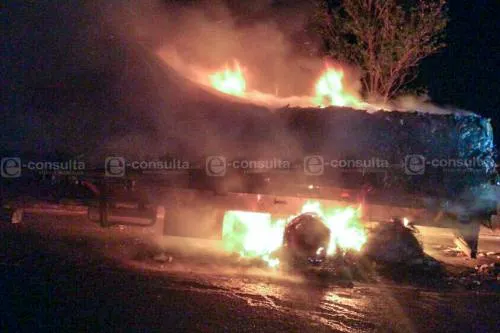 Pirotecnia provoca incendio en bodega de reciclaje en Izúcar de Matamoros