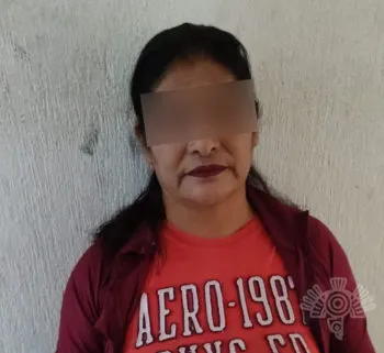 Por intentar sobornar a custodio del Centro Penitenciario Puebla, mujer es detenida