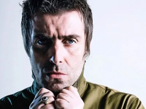 Liam Gallagher deja ver en su nuevo video un posible regreso de Oasis