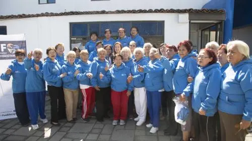 Ayuntamiento de Puebla entrega apoyos deportivos a personas adultas mayores