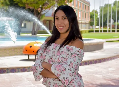 Egresada UDLAP obtiene el Premio Charles Darwin de Psicología