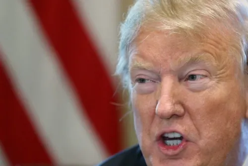 Trump vuelve a amenazar con aranceles si México no respeta pacto migratorio