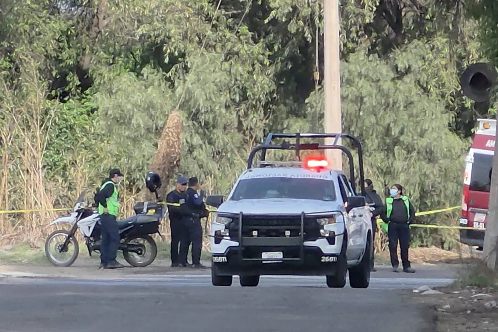 Hallan dos cabezas y restos embolsados en la carretera Xoxtla-Tlaltenango