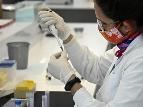 Pfizer afirma: vacuna contra covid es eficaz en un 90%