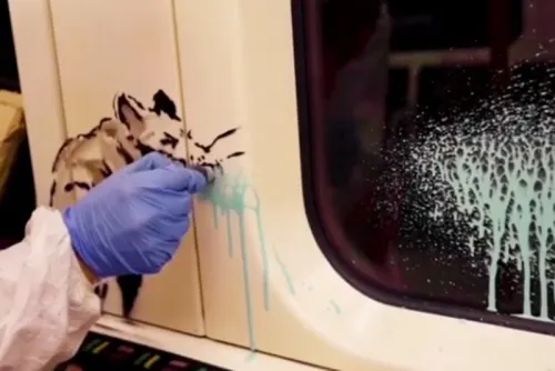 Por error, empleado del Metro de Londres borra obra de Banksy