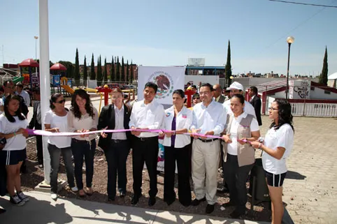 Ayuntamiento y Sedesol entregan espacios públicos en Mateo del Regil