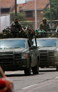 Hombres armados entran a las instalaciones de la PGR y liberan a dos