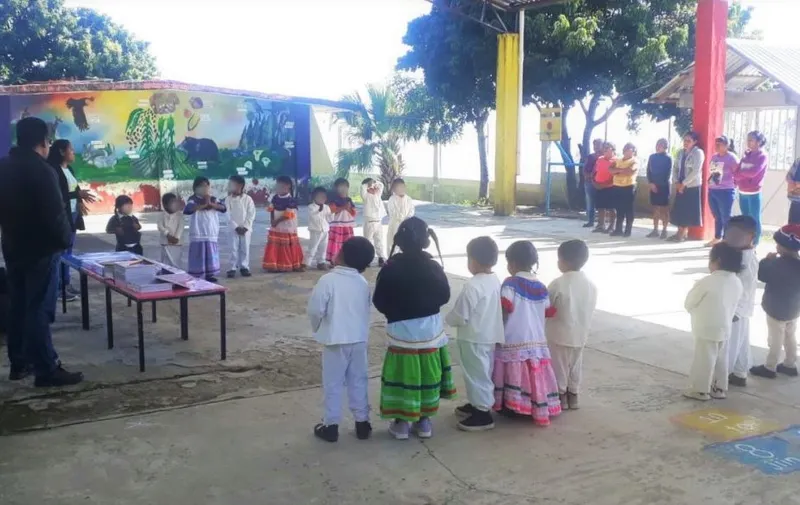 Fomenta Gobierno de Puebla inclusión con materiales en mazateco y náhuatl