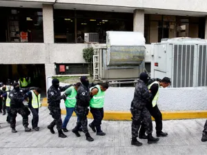 Vinculados con desaparición de normalistas rinden declaraciones