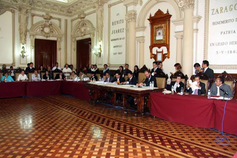 Ayuntamiento entrega reconocimientos internacionales