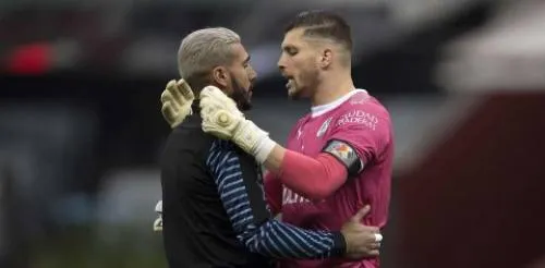 Querétaro busca portero ante la salida de Volpi