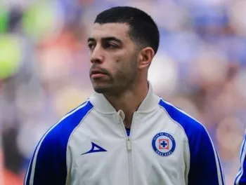 Erik Lira se queda en Cruz Azul: se cae su fichaje con el Mónaco en el último momento