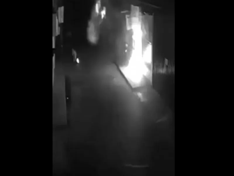 Hombre incendia negocio en Hidalgo