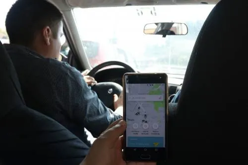 Despliegan operativos para detectar y sancionar a choferes UBER que cobren en efectivo