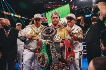 Canelo Álvarez asegura que no piensa en el retiro y que todavía le quedan más años de peleas