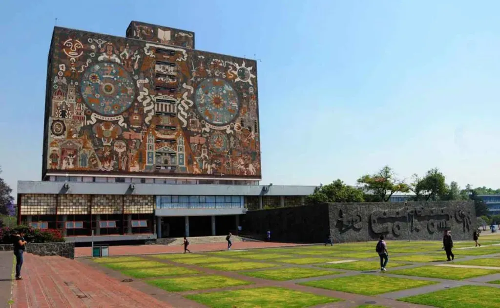 SCJN prohíbe a la UNAM cobrar curso de idioma obligatorio para titulación