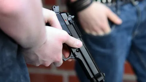Con pistola en mano, sujetos se apoderan de camioneta nueva en Toyota Los Fuertes