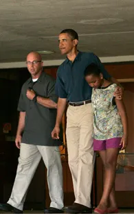 Obama se hace presente en Iowa a la par de contienda republicana