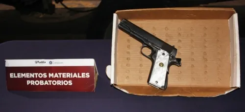 Detuvo policía municipal de Puebla a hombre por portación ilegal de un arma de fuego