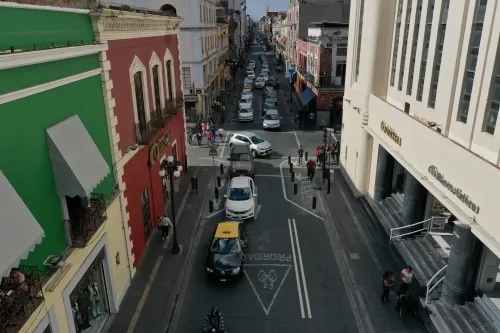 Anuncian ampliación de banquetas en calles del centro histórico.