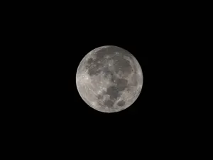 La luna llena fría, un espectacular regalo de Navidad