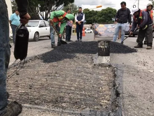 Avanza Bachetón 2.0 en la reparación de la cinta asfáltica en diversas vialidades de la capital