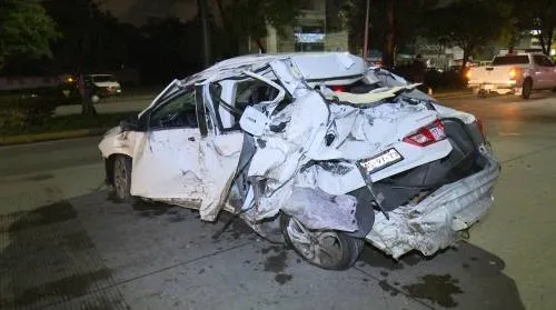 Taxista provoca accidente de Uber tras darle un cerrón