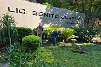 Dan mantenimiento a parques, jardines y fuentes de Puebla capital