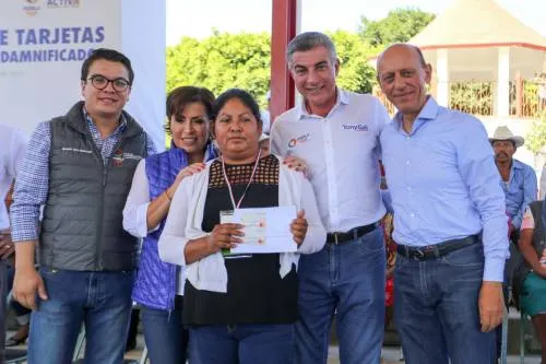 Inician Rosario Robles y Tony Gali entrega de tarjetas a damnificados del 19-S