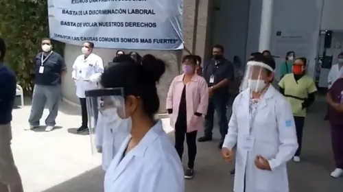 Personal de clínica del ISSSTE en zona de la CAPU  se manifiesta por falta de insumos