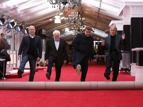Rosas blancas en la alfombra roja de los Grammy contra el acoso