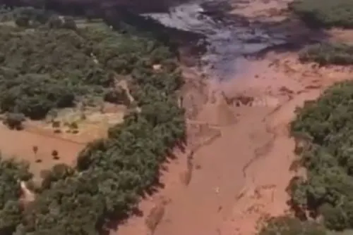 Reportan unos 200 desaparecidos por ruptura de un dique en Brasil