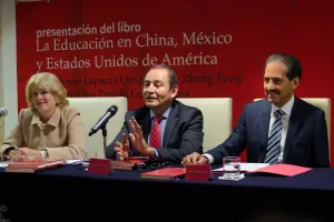 Alfonso Esparza participa en reflexiones pedagógicas