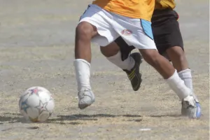 Detectan venta ilegal de bebidas alcohólicas en campos de fútbol