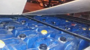 Asegura Policía municipal a hombre con 40 bidones con combustible robado