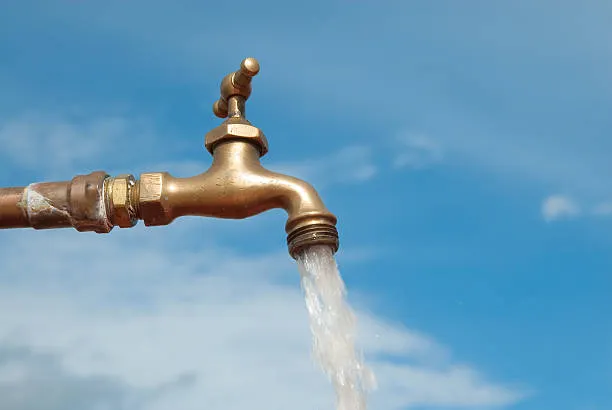 Llave de agua potable