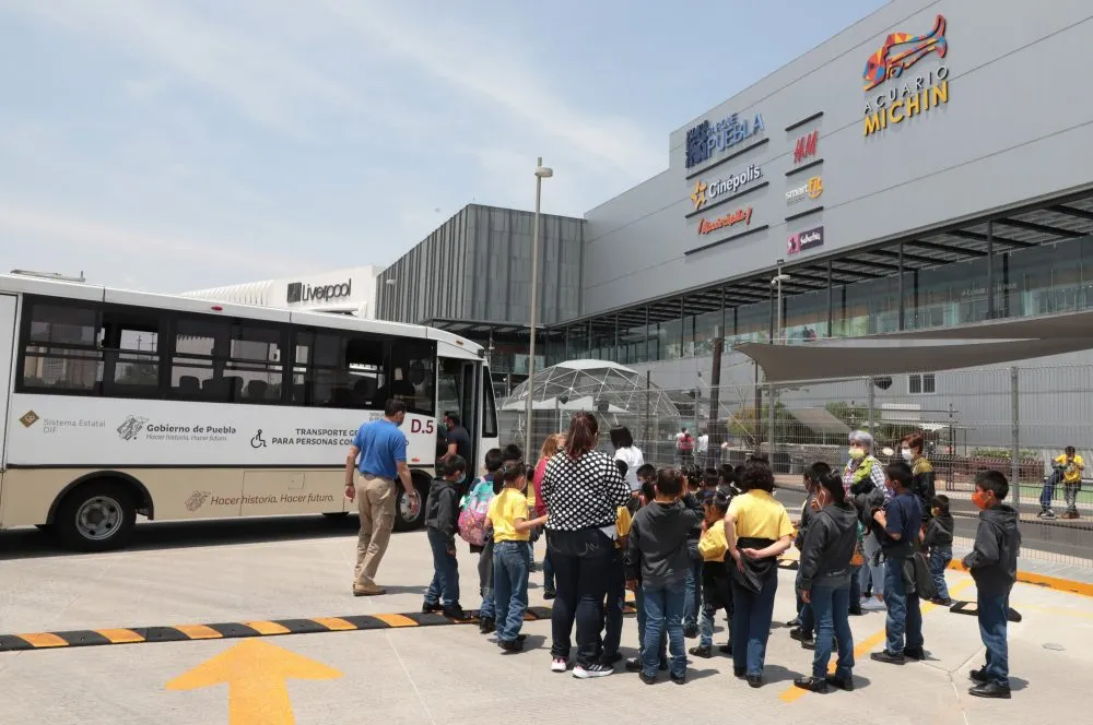 Disfrutan niñas y niños a resguardo del SEDIF del Acuario Michin