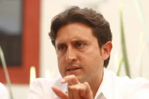 Espinosa se desmarca de Monreal luego de traicionar al MC