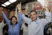 Tony Gali trae golpeadores para retirar publicidad de Agüera