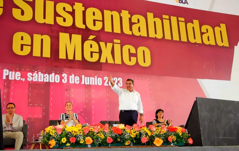 sergio-salomon-cespedes-centro-expositor