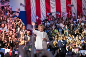 Demócratas oficializan candidatura presidencial de Hillary Clinton