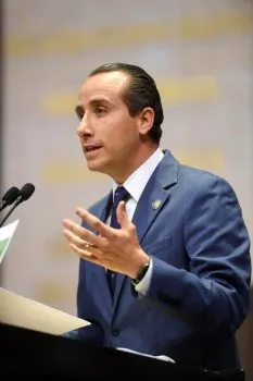 Lamentable que Morena rechazara iniciativa para recuperar el Seguro Popular: Mario Riestra
